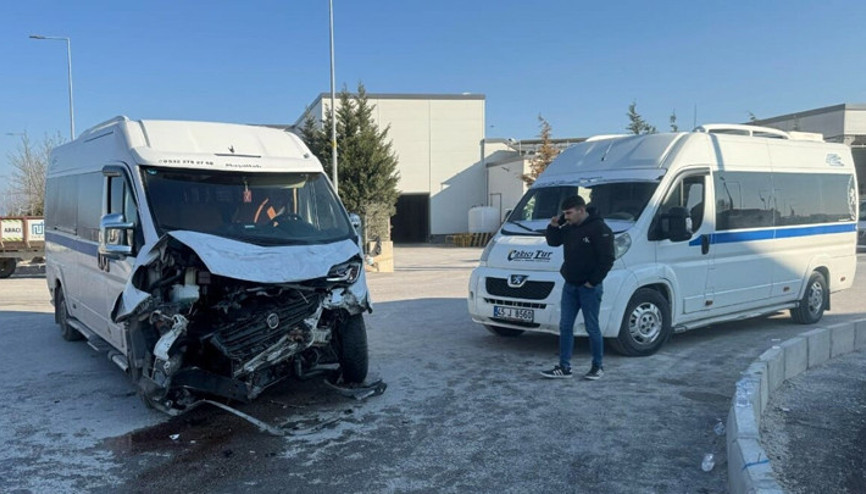 Manisada işçi servisleri çarpıştı: 19 kişi yaralandı