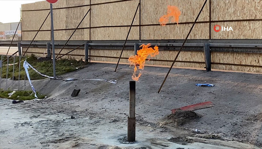 Yer altından çıkan gaz 3 gündür yanıyor