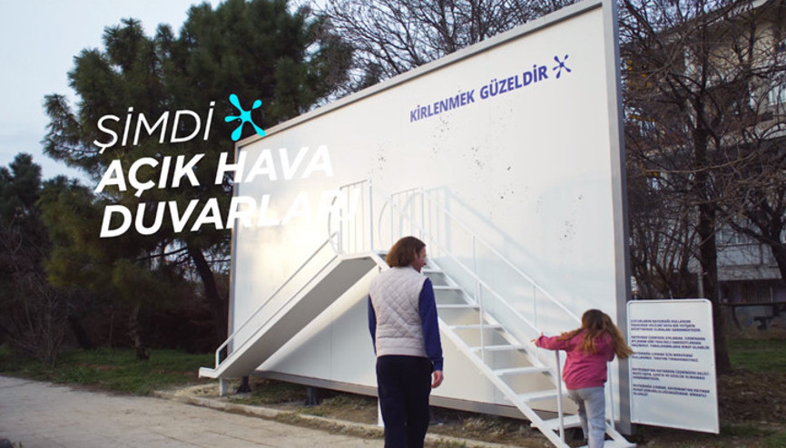 Açık hava reklam duvarları şimdi OMO ile oyuna açılıyor