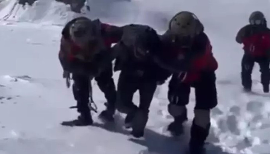 15 gündür ulaşılamıyordu, mezradaki evinde donmak üzereyken bulundu 15 gündür ulaşılamıyordu, mezradaki evinde donmak üzereyken bulundu