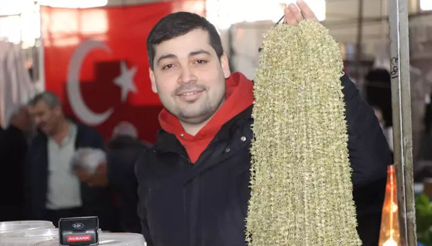 Sarı Altının kilosu 3 bin 500 TLden satılıyor... Pazarın en pahalısı Sarı Altının kilosu 3 bin 500 TLden satılıyor... Pazarın en pahalısı