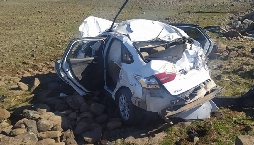 Şanlıurfada feci kaza Otomobil şarampole devrildi: 2 kişi hayatını kaybetti