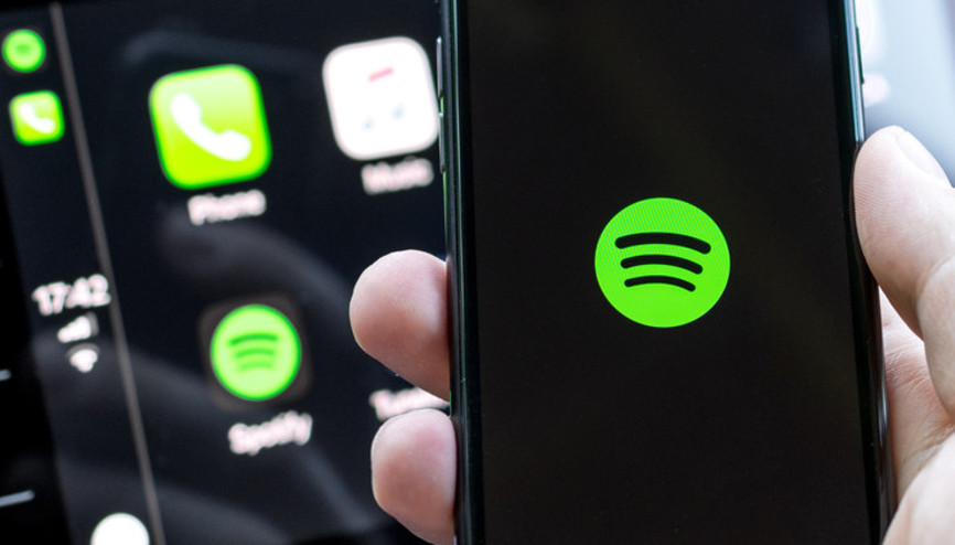 Spotify, ücretli abonelerine de reklam dinletti
