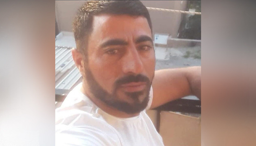 Annesini arabada birlikte yakaladığı adamı kamayla 13 yerinden bıçaklayarak öldürdü