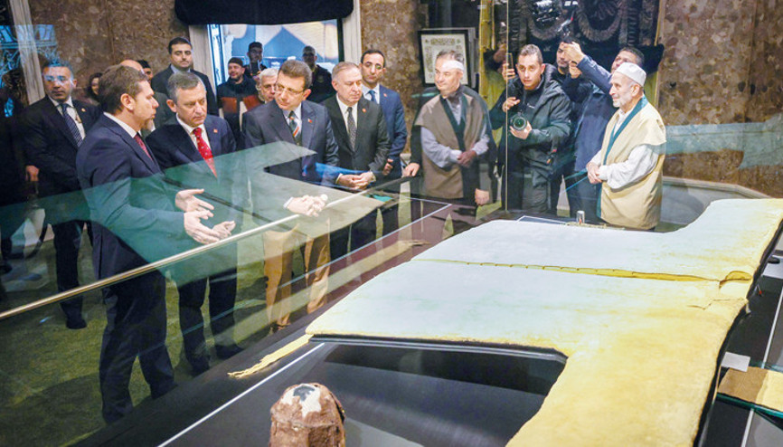 Özel ve İmamoğlu’ndan Hırka-i Şerif’e ziyaret