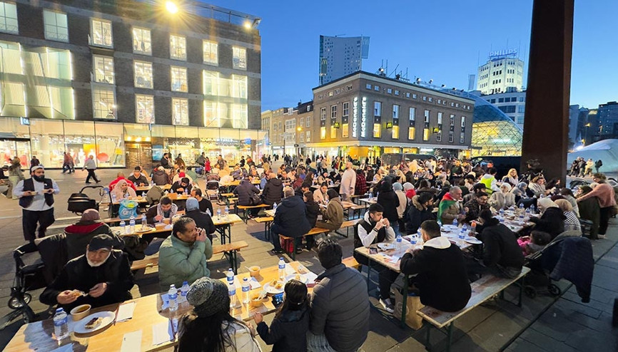 Hollanda’da sokak iftarı