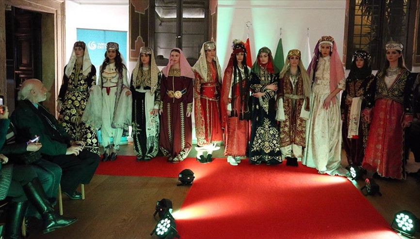 İtalya’da Dünya Kadınlar Günü’ne özel ‘Renk Renk Anadolu’ defilesi