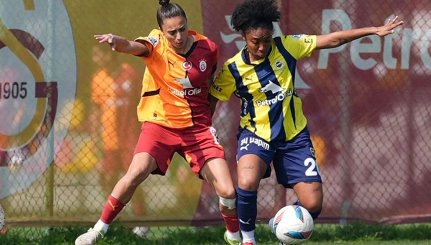Türkiyede kadın futbolunun resmi yayıncısı yok ve büyük statlarda oynanmıyor