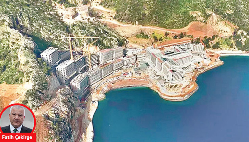 Marmaris Körfezi’nde mühürlere rağmen süren dev beton otel başkanı isyan ettirdi: ‘Biz mühürlüyoruz onlar kırıyor’