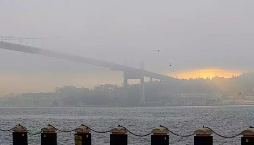 İstanbul Boğazı gemi trafiği sis nedeniyle çift yönlü ve geçici olarak askıya alındı