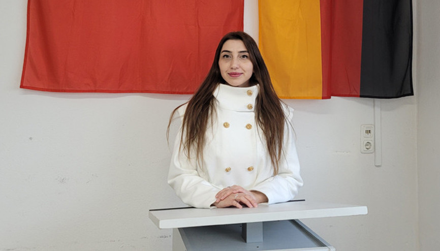 Yeni Türkçe öğretmeni Mediha Esra Demir