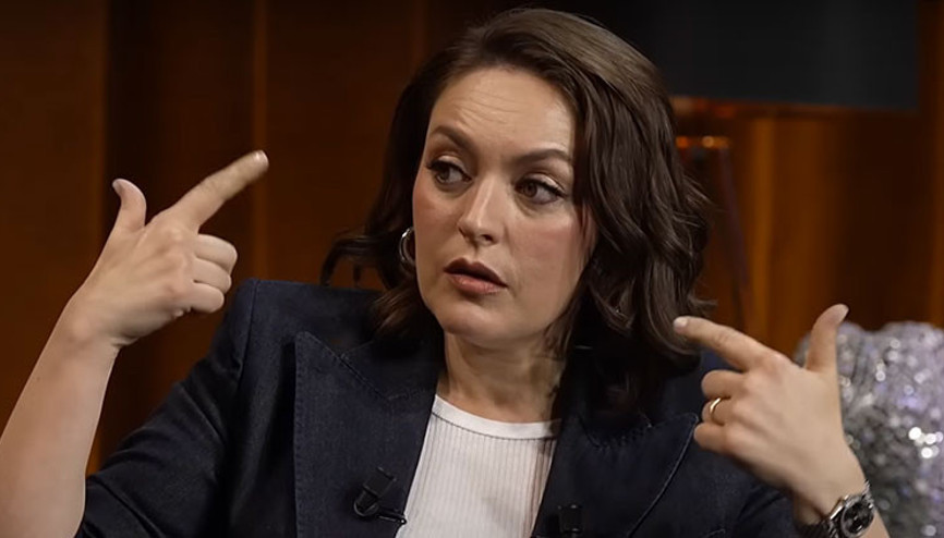 Ezgi Mola: Çok küçük yaşta ekonomik olarak aileme destek olmam gerekti