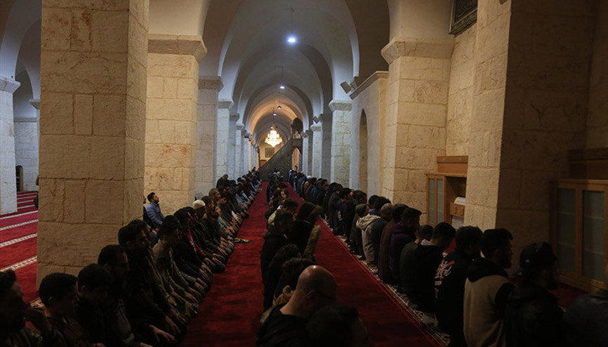 Emevi Camisinde 12 yıl aradan sonra ilk teravih namazı