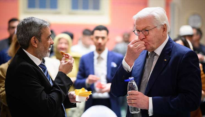 Ezandan sonra hurma yiyip suyunu içti