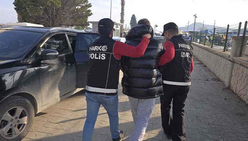 Kırmızı bültenle aranan firari İzmir’de yakalandı