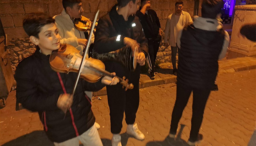 Çanakkalede Ramazan geleneği: Sahura şarkı ve türkülerle kalkıyorlar