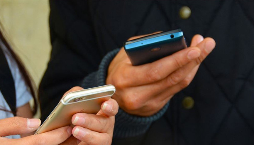 İsveçte okullarda akıllı telefonlar yasaklandı