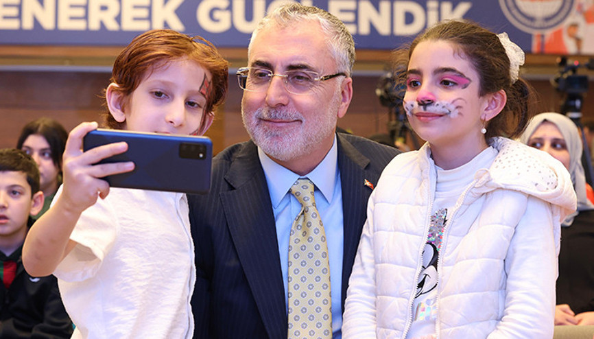 Bakan Işıkhan: 7 kıtada şefkat eli olmaya çalıştık
