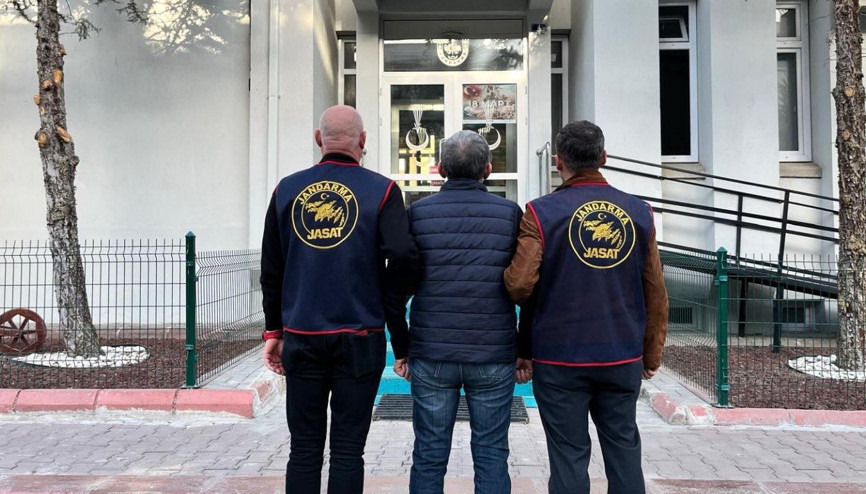 MİT TIRlarının durdurulduğu dönemde Adana Emniyet Müdürü olan FETÖ firarisi yakalandı MİT TIRlarının durdurulduğu dönemde Adana Emniyet Müdürü olan FETÖ firarisi yakalandı