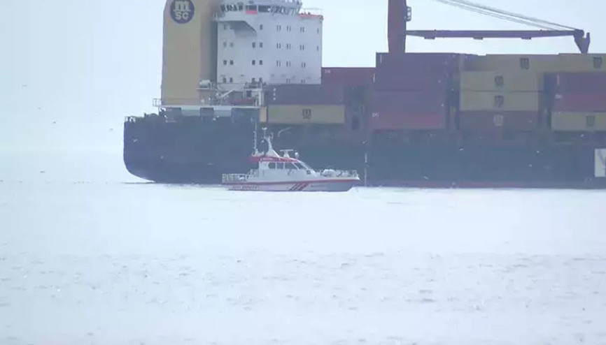 Bakırköyde kargo gemisi karaya oturdu