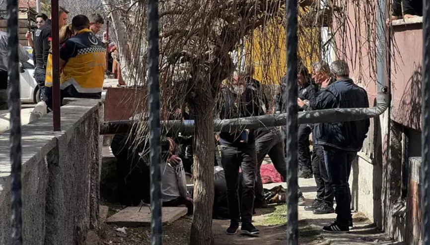 Anne ve 2 çocuğu ölü bulundu... Yakınları sinir krizi geçirdi