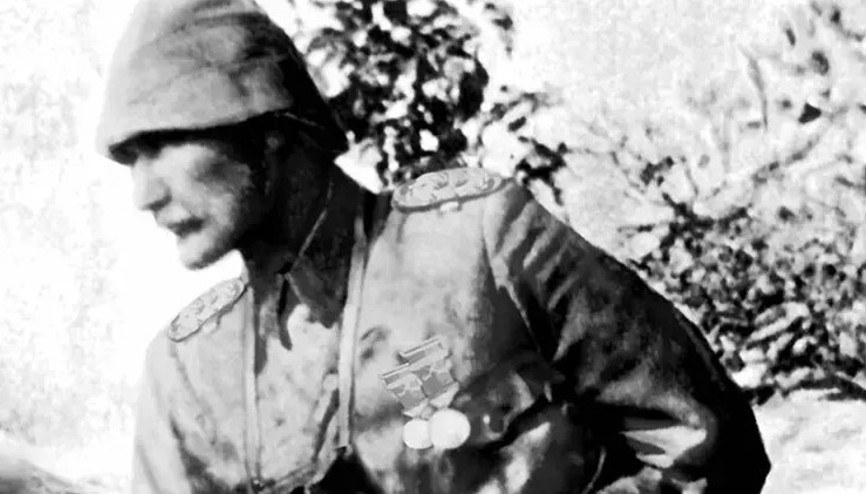 Atatürk, Çanakkale’de kahramanlıkları fotoğraflayan Necati öğretmenin ordu fotoğrafçısı olmasını teklif etmiş Atatürk, Çanakkale’de kahramanlıkları fotoğraflayan Necati öğretmenin ordu fotoğrafçısı olmasını teklif etmiş