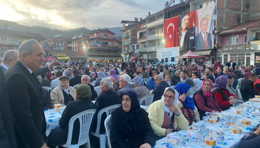 Ulusta belediyenin iftarına 2 bin kişi katıldı