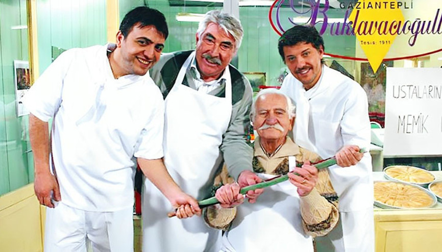 Yakın arkadaşının cenazesine katılamamıştı... Paranın kölesi olmuşsunuz sözleri ünlü oyuncuyu çıldırttı