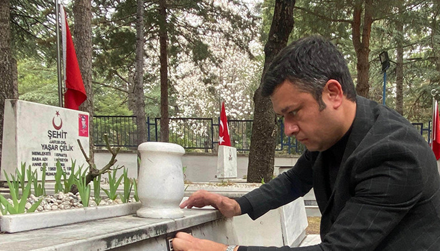 Şehitlikte teknoloji uygulaması: Mezar taşlarına yerleştirildi