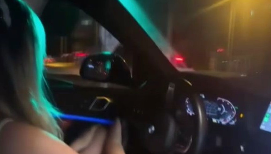 İstanbul - Kadıköyde drift attı, ehliyetine el konuldu; 48 bin lira ceza kesildi İstanbul - Kadıköyde drift attı, ehliyetine el konuldu; 48 bin lira ceza kesildi