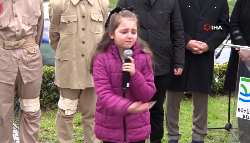 Çanakkale Zaferi anmasında şiir okuyan 10 yaşındaki kız çocuğunun gözyaşları...
