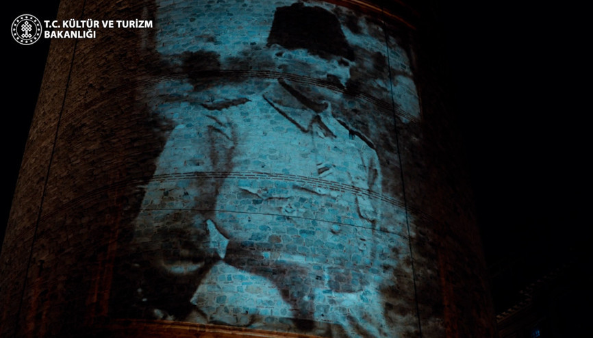 Bakan Ersoy: Galata Kulesini, Çanakkale ruhuyla aydınlattık