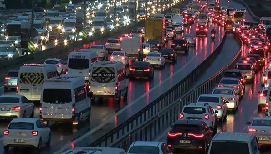 İstanbulda trafik yoğunluğu yüzde 90a ulaştı
