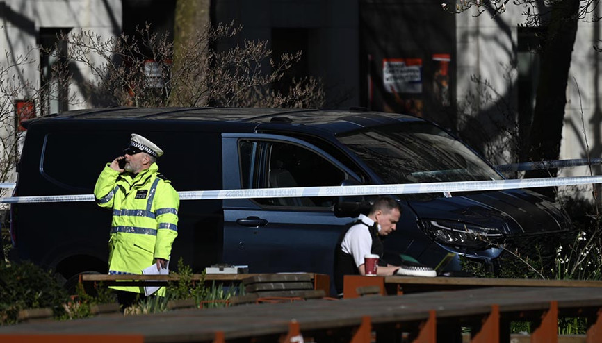 Londra’da minibüs yayalara çarptı