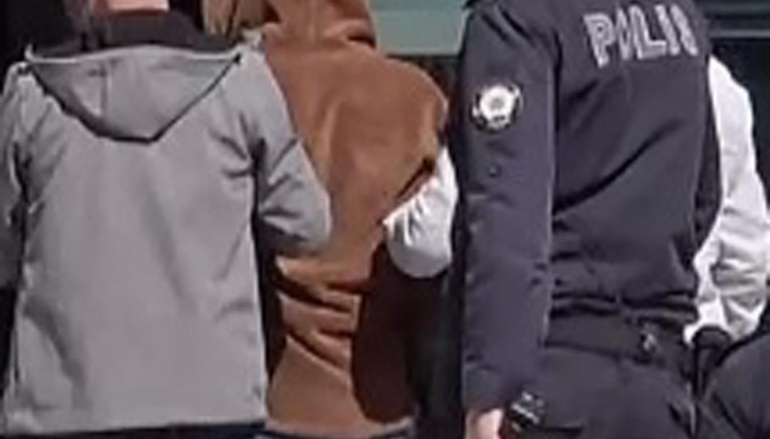 Cinayet davasında baba beraat etti; oğlu 33 yıl 9 ay hapis cezası aldı Cinayet davasında baba beraat etti; oğlu 33 yıl 9 ay hapis cezası aldı