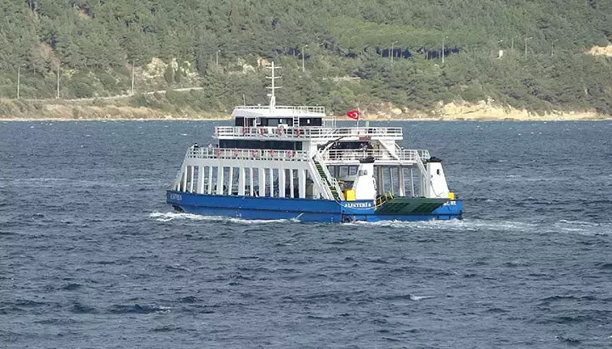Bozcaada ve Gökçeada feribot seferlerine fırtına engeli