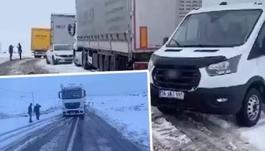 Kars-Ardahan karayolunda yoğun kar yağışı: TIR’lar yolda kaldı Kars-Ardahan karayolunda yoğun kar yağışı: TIR’lar yolda kaldı