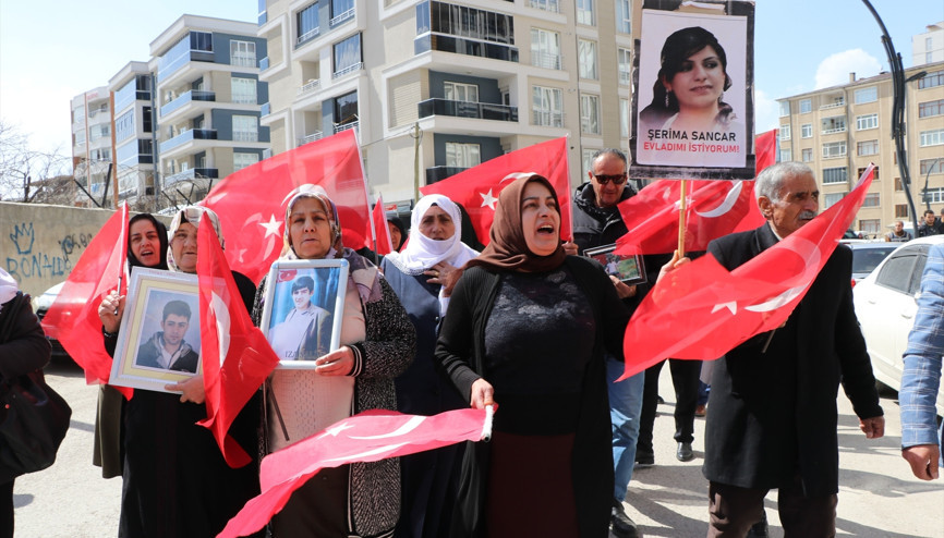 Evlat eylemine katılan anne: Tüm çocuklar dağdan insinler