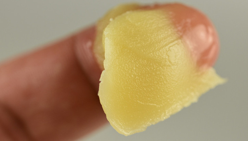 Saman nezlesiyle ilaçsız başa çıkmanın 6 yolu Burnunuzun kenarına bir miktar sürerseniz...