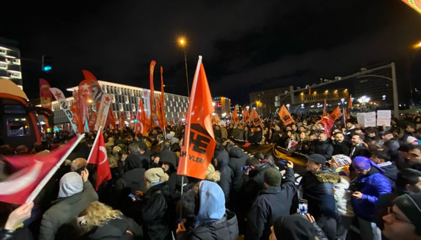 CHP milletvekillerinden İmamoğluna destek yürüyüşü