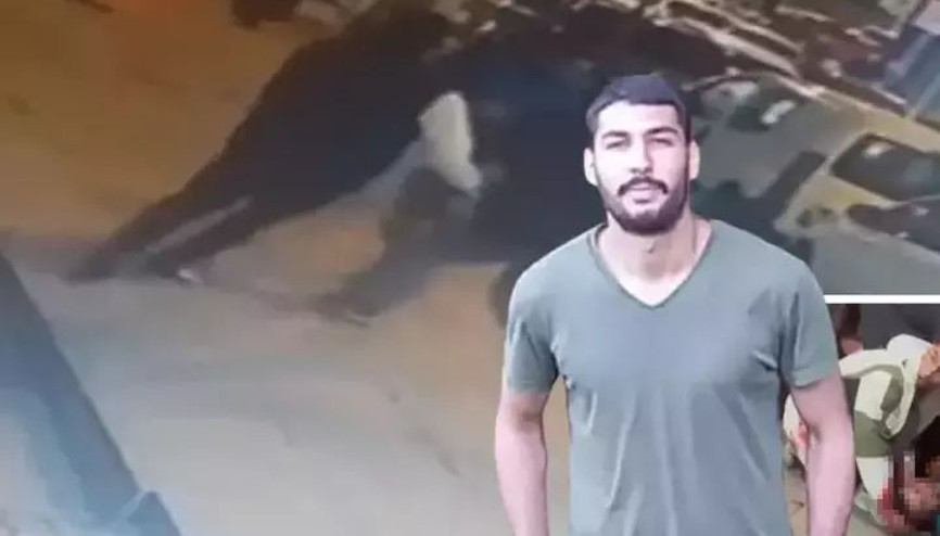 Gürültü yapanları uyarınca kalbinden bıçaklanarak öldürülmüştü Kan donduran cinayet kamerada Gürültü yapanları uyarınca kalbinden bıçaklanarak öldürülmüştü Kan donduran cinayet kamerada