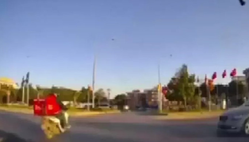 İzmir’de kuryenin hayatını kaybettiği kaza kamerada