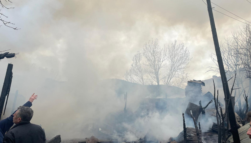 Bolu’da ahır ve fırın yandı
