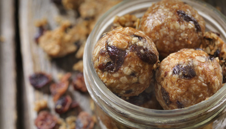 Yatmadan önce bunlardan uzak durun En sağlıksız gece atıştırmalıkları ve yerine geçebilecek daha sağlıklı alternatifler