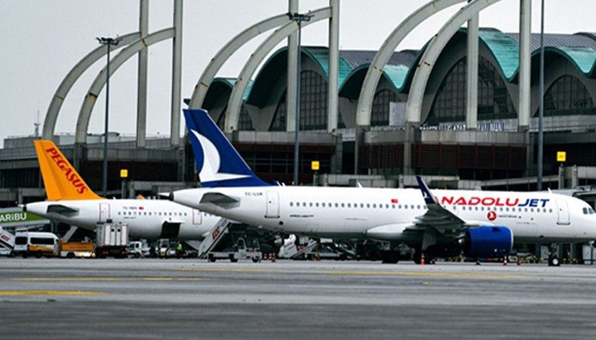 İstanbulda akıllara durgunluk veren olay: Uçağı kaçıran yolcu aprona girip koşmaya başladı