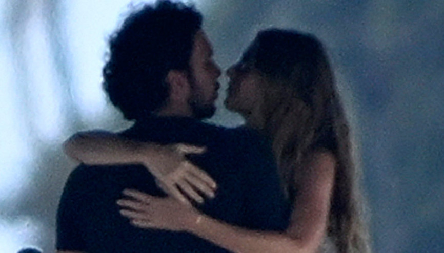 Gerçek bir aşk çocuğu doğurmuş... Yemek yerken bile birbirlerinden ayrılamadılar