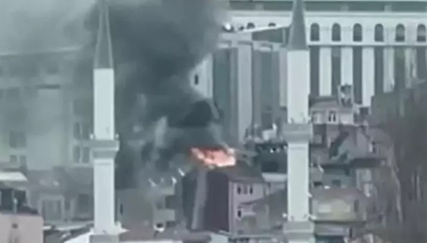 Beyoğlu Kocatepe Mahallesi’nde bir binanın çatı katında yangın