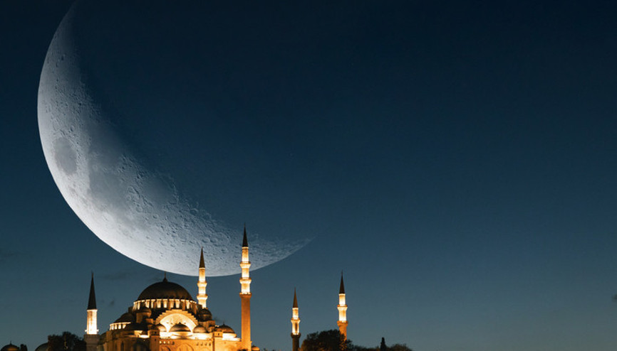 Kadir Gecesi bin aydan daha hayırlı ne demek, ne anlama geliyor Kadir Gecesi neden 1000 aydan daha hayırlıdır