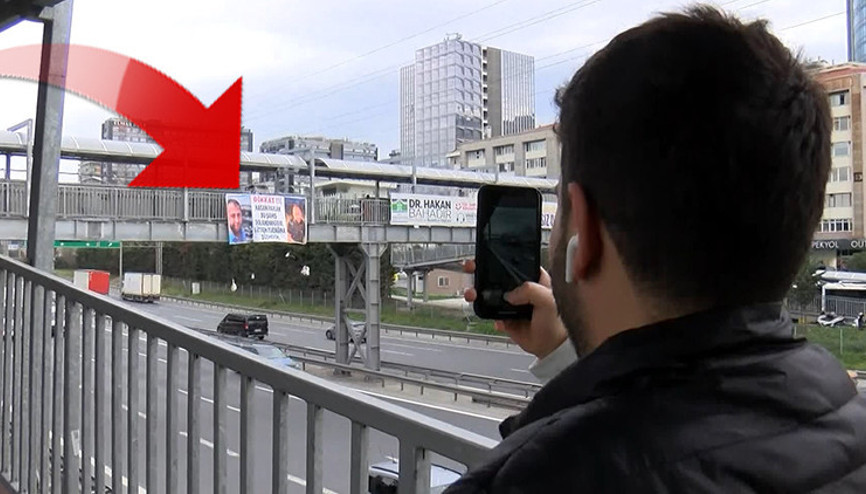 İstanbuldaki üst geçitte tuhaf pankart Görenler şaşkına döndü: Dikkat notuyla fotoğrafını bastırıp astı