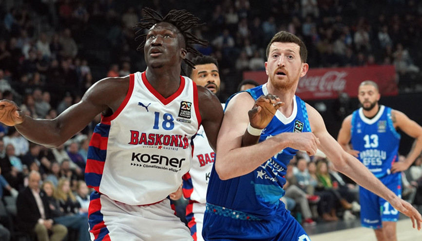 Anadolu Efes 92-76 Baskonia (Euroleague maçı özeti)
